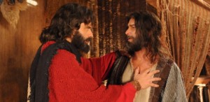 moises-guilherme-winter-e-arao-petronio-gontijo-em-cena-de-os-dez-mandamentos---nova-temporada-1459541716081_615x300