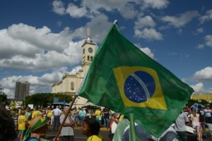 tn_59bb3f2c12_protesto002