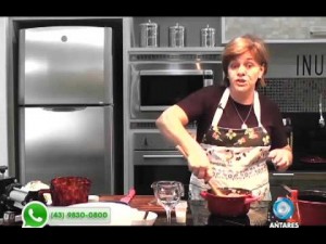 Aprenda fazer um delicioso pastel com Ana Maria