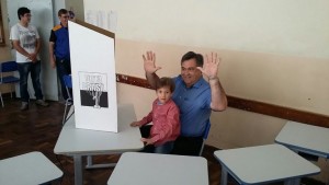 Candidatos-a-prefeito-votam-pela-manhã-em-Apucarana-08-768x432