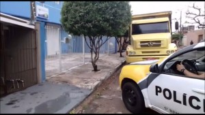 Assista :Ladrão é baleado em tentativa de assalto a concessionária