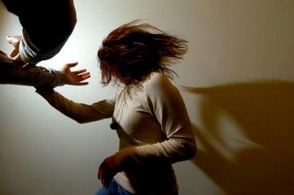 Homem agride e corta o cabelo da esposa, em Jardim Alegre