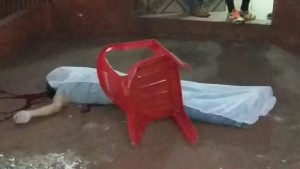 Homem-é-morto-a-tiros-em-frente-a-bar-em-Apucarana.-768x432