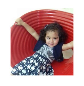 Menina-de-2-anos-fica-gravemente-ferida-após-portão-cair-sobre-ela-em-Apucarana.