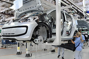 fabrica-do-volkswagen-up-em-taubate-sp-1427746001489_300x200