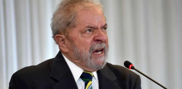 o-ex-presidente-lula-durante-entrevista-em-sao-paulo-1459250310911_615x300