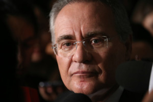 Presidente do Senado, Renan Calheiros fala à imprensa