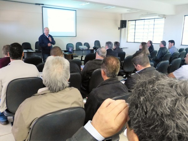 Reunião com Secretaria do Meio Ambiente divulga Prosolo em Arapongas