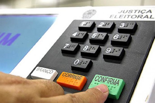 Eleitores de duas cidades paranaenses voltam às urnas neste domingo