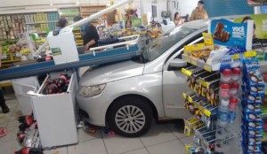 tn_716220185d_carro-invade-mercado