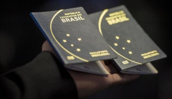 tn_9970429c7a_mc-passaporte-foto-marcelo-camargo-10-07-2015-001