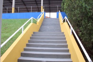 A prefeitura de Arapongas finalizou as benfeirorias realizadas na quadra de esportes da Escola Aleydah, através de pintura e outros melhoramentos que se fizeram necessários.
