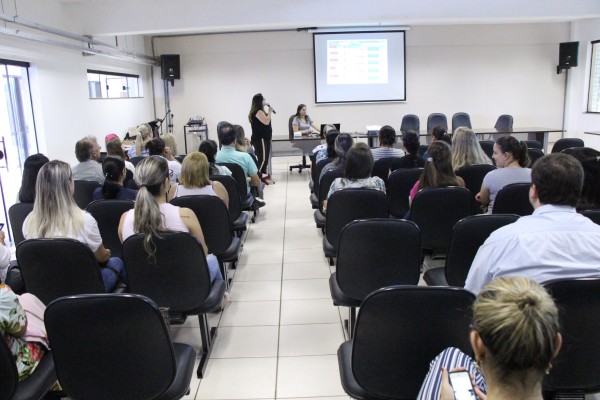 Profissionais da saúde participam de seminário