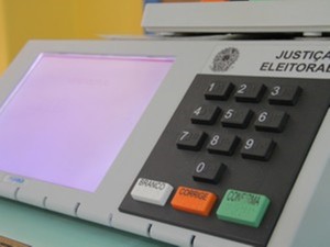 Técnicos conseguem invadir urna eletrônica durante teste; TSE diz que falhas serão corrigidas