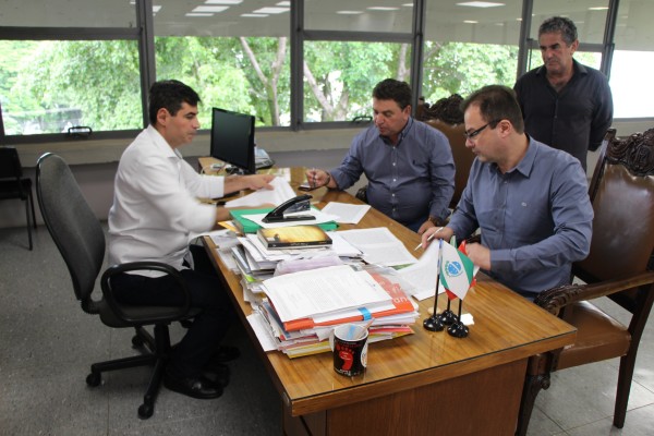 Arapongas integra Consórcio Intermunicipal para melhorias em estradas rurais