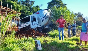 tn_08355a78e6_caminhao-betoneira-sem-freio-sergio-2