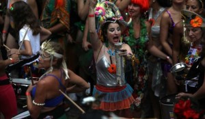 tn_233448b0ee_carnaval