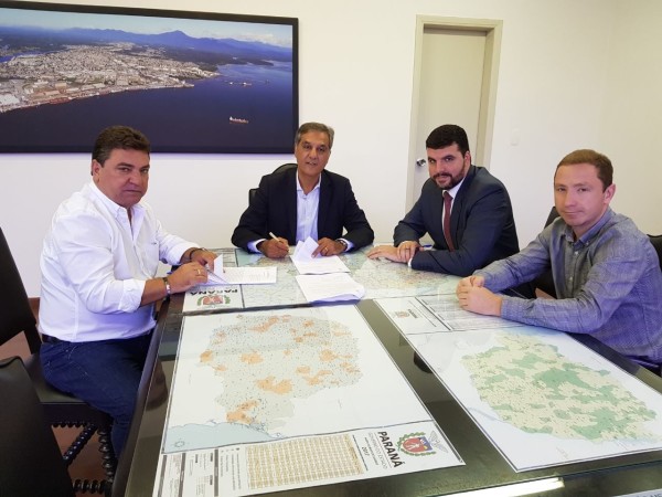Arapongas garante obra de asfaltamento da zona sul ao Distrito de Aricanduva