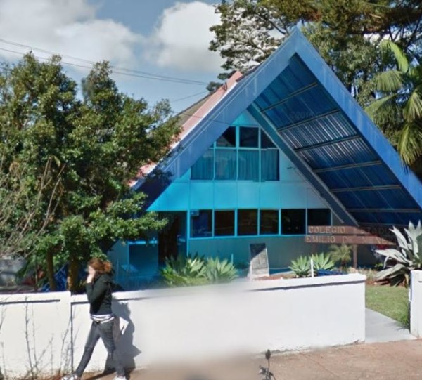 Com tornozeleira eletrônica, homem rouba jovem em frente a colégio