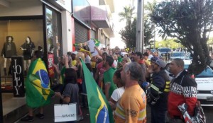 tn_520ead1824_manifestacao-praca