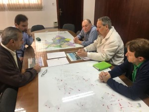 PREFEITO RECEBE ENGENHEIROS DA OBRA DA TRINCHEIRA DA LINHA FÉRREA