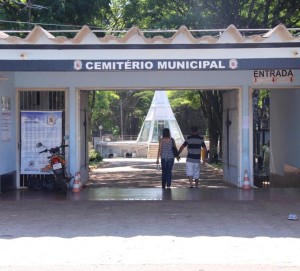 Famílias devem fazer recadastramento de lotes no cemitério municipal