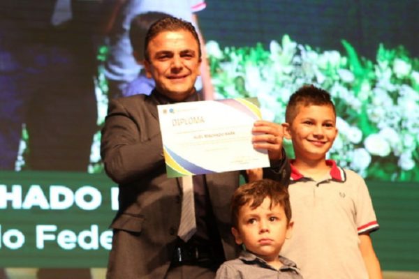 Aliel-é-diplomado-e-renova-compromisso-com-os-paranaenses