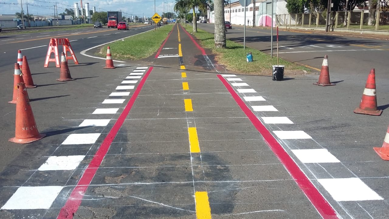 Diretran realiza pintura de sinalização na ciclovia
