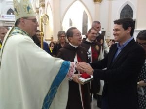 Apucaranenses-prestigiam-a-ordenação-do-novo-bispo-04