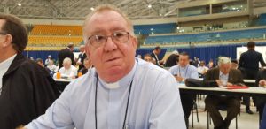 CÂMARA DE ARAPONGAS ENTREGA TÍTULO DE CIDADÃO HONORÁRIO AO Pe