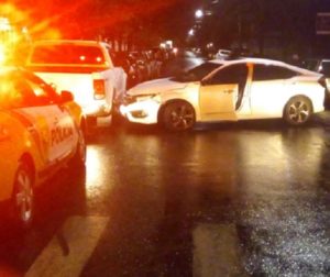 Motorista-abandona-carro-após-acidente-entre-três-veículos-em-Apucarana-1
