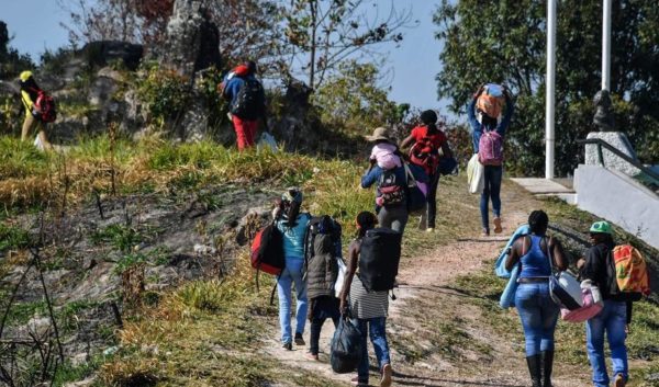 brasileiros se arriscam plastica venezuela