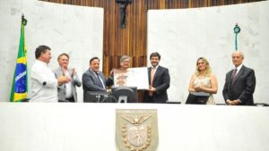 sesso-solene-de-outorga-do-ttulo-de-cidadania-benemrita-do-paran-ao-senhor-umberto-tolari_47471234811_o-1200x675