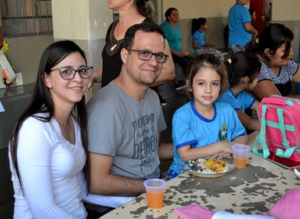 Escolas Municipais e Cmeis celebram a Semana da Família