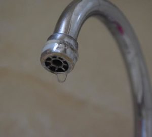 Rompimento de adutora afeta abastecimento em Marilândia do Sul