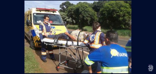 Carreta-carregada-de-milho-sai-da-pista-tomba-na-BR-376-em-Apucarana-06
