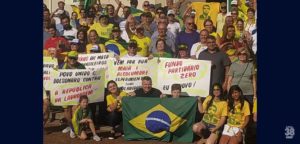 Deputado-delegado-Jacovós-participa-de-ato-em-apoio-ao-presidente-Bolsonaro-em-Apucarana
