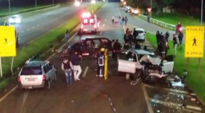 Acidente-na-BR-369-em-Apucarana-provoca-a-morte-de-uma-pessoa-e-deixa-6-feridos--696x385