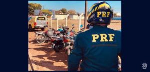 PRF-e-PM-fazem-blitz-conjunta-e-abordam-44-motocicletas-em-Arapongas-696x333