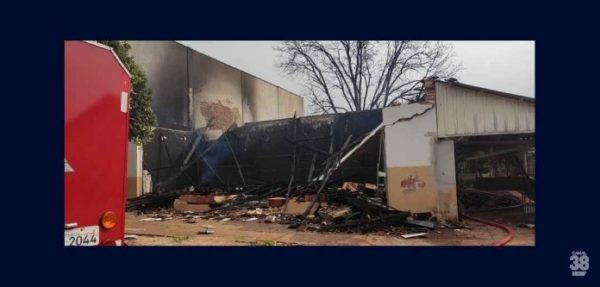 Mae-e-dois-filhos-de-16-e-3-anos-morrem-queimados-em-incendio-696x333