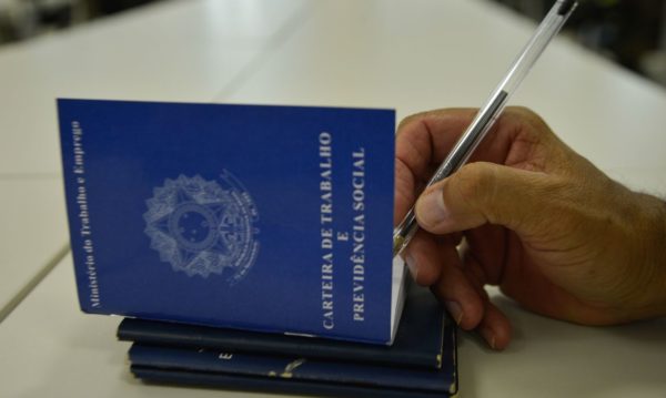 Confira as vagas de emprego disponíveis em Arapongas