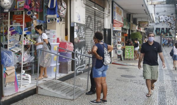comercio_de_rua_e_saloes_de_beleza_reabrem20200627_0335 (1)