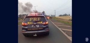 Bombeiros-combatem-incendios-em-veiculos-na-BR-369-e-PR-444-696x333
