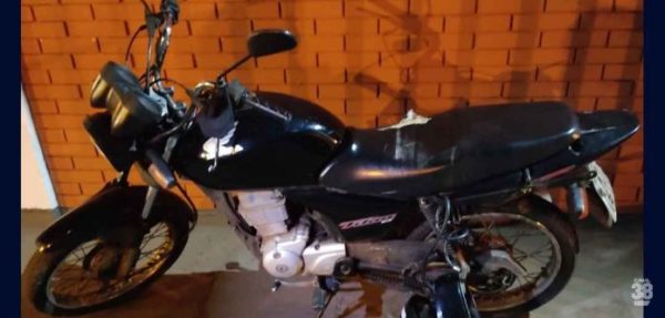 Rotam-recupera-moto-pouco-depois-do-veiculo-ser-furtado-e-prende-suspeito-696x333