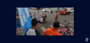 Colisao-na-area-central-de-Arapongas-deixa-mulher-gravemente-ferida-696x333
