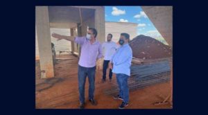 Prefeito-e-Filipe-Barros-visitam-obras-do-novo-Pronto-Socorro-do-Honpar-696x385