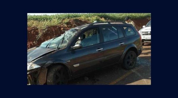 carro capotado rio bom