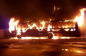 onibus queimando
