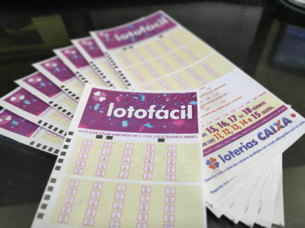 Araponguense-amanhece-milionario-apos-ganhar-na-Lo-00519286-0-202102191219
