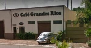 Casa-do-prefeito-de-Grandes-Rios-e-invadida-por-la-00519642-0-202102220941-xs (1)
